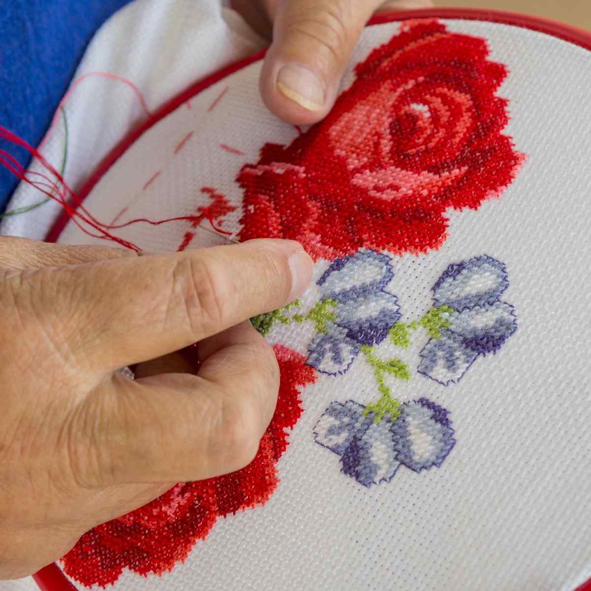 How to embroider flowers
